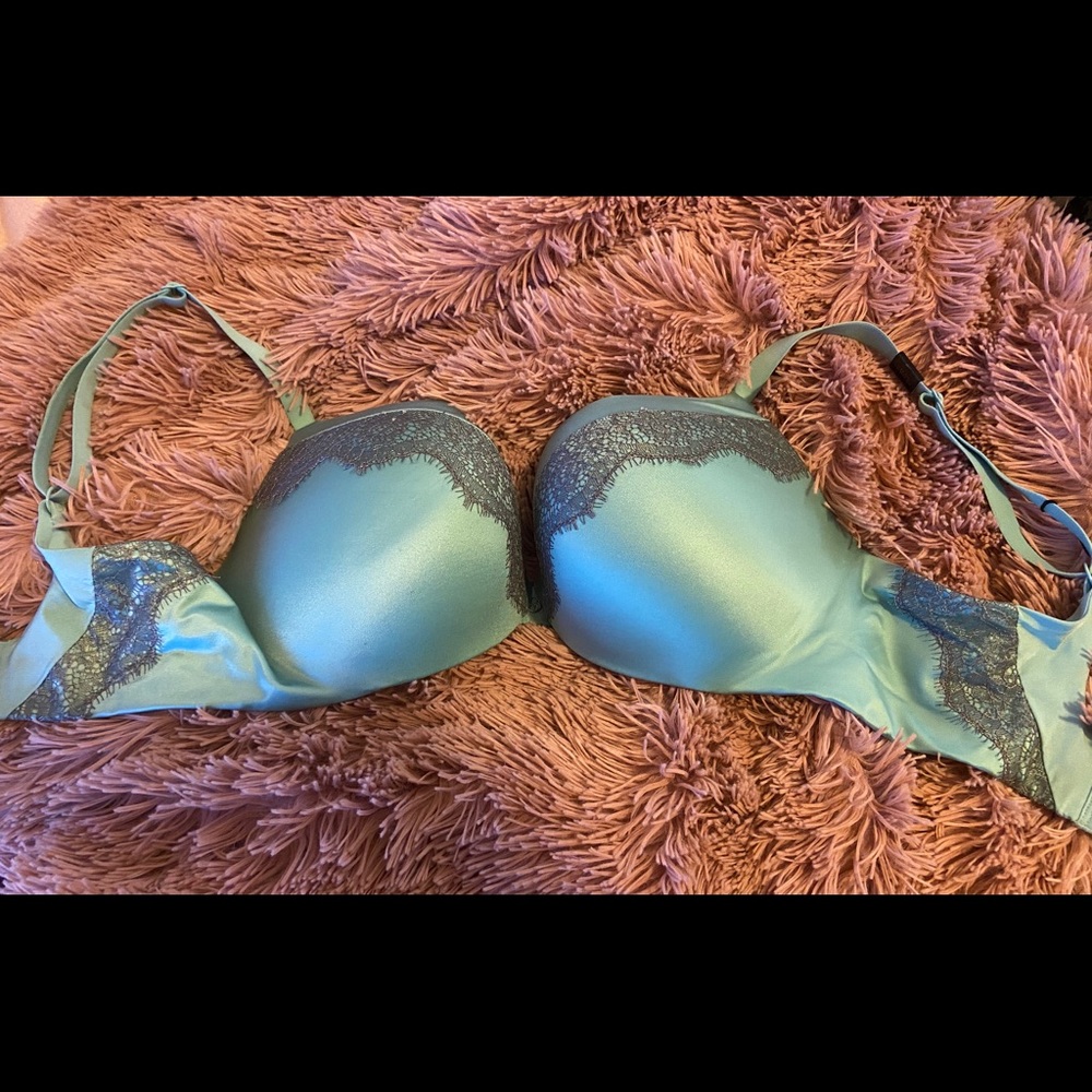 Victoria secret push up bra 34D NWT
